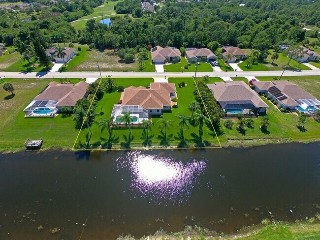 Building Photo - 811 Rotonda Cir