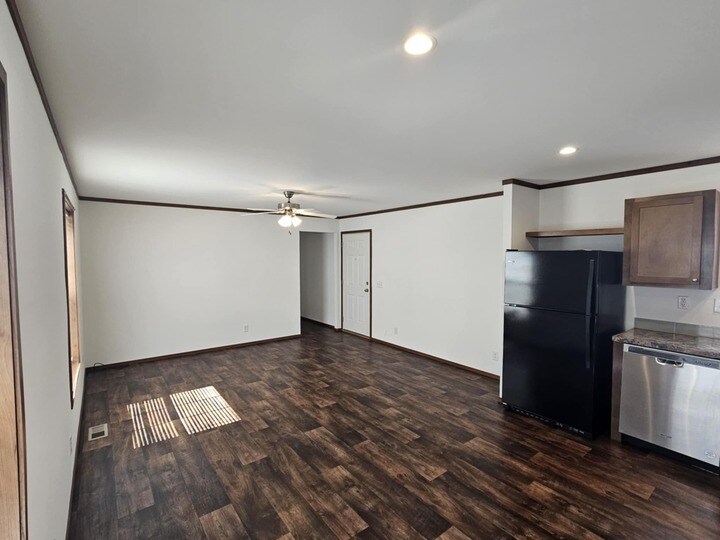 Building Photo - 76 Meggan Dr