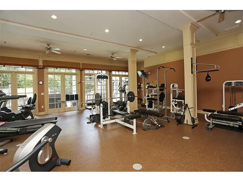 Building Photo - 5490 Glenridge Park NE