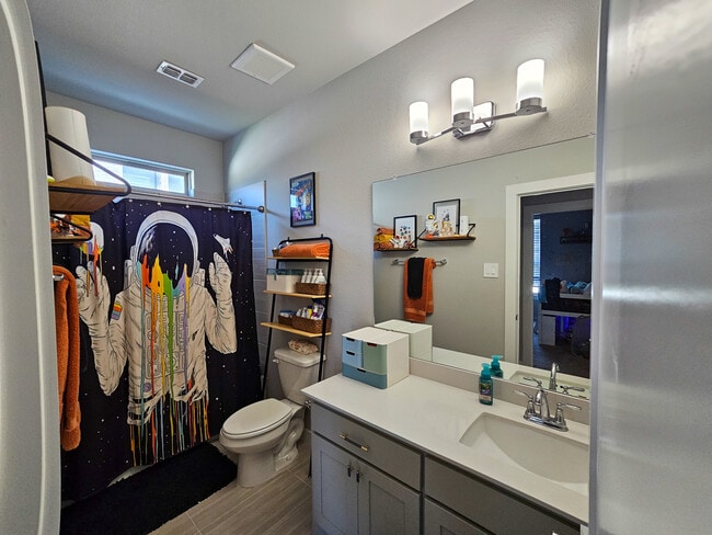 Building Photo - 198 Western Way