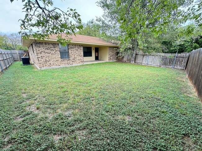 Building Photo - 3802 Hereford Ln