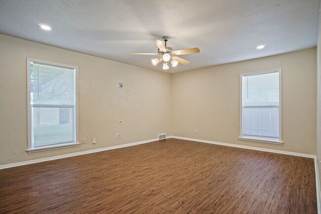 Building Photo - 4425 NW 31st St