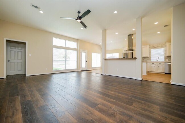 Building Photo - 1823 Brightlake Way