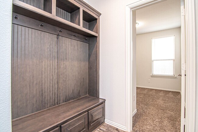 Building Photo - 1219 Santa Clara Dr