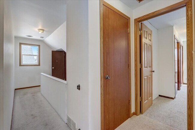 Building Photo - 4Bed/2Bath - Home For Rent in Fort Atkinson