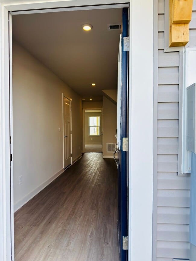 Building Photo - Brand New 4 Bed 3.5 Bath End Unit Townhome in Inwood