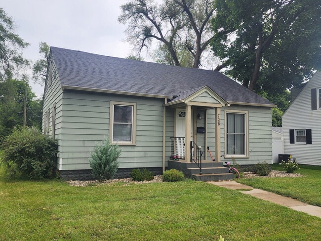 Building Photo - 728 Concord Ave