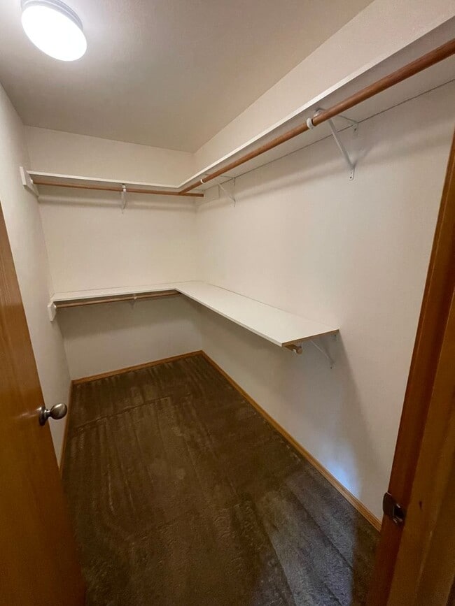 Building Photo - 1337 NW Redwing Dr