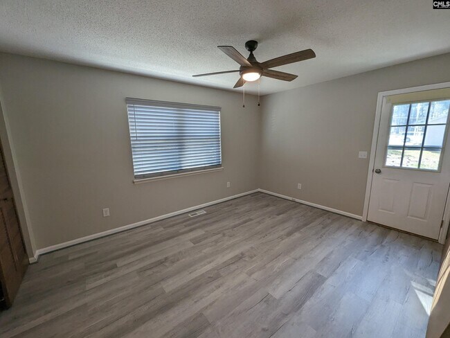 Building Photo - 404 Fox Squirrel Rd