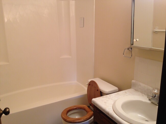 Building Photo - 4609 W Millbrook Dr