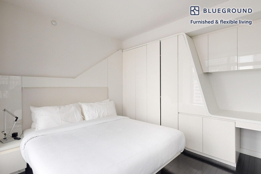 Building Photo - 123 Washington St