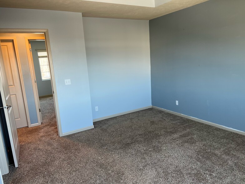 Master Bedroom - 13904 S 42nd Ave