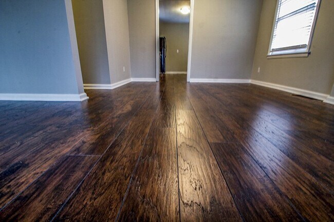 Building Photo - Completely Renovated 3 Bedroom 1 Bathroom Home