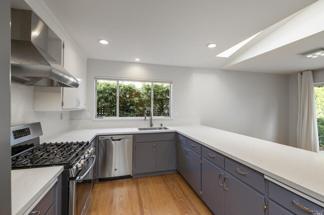 Building Photo - 22 Brennfleck Ave