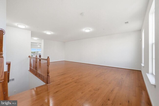 Building Photo - 43849 Kingston Station Terrace