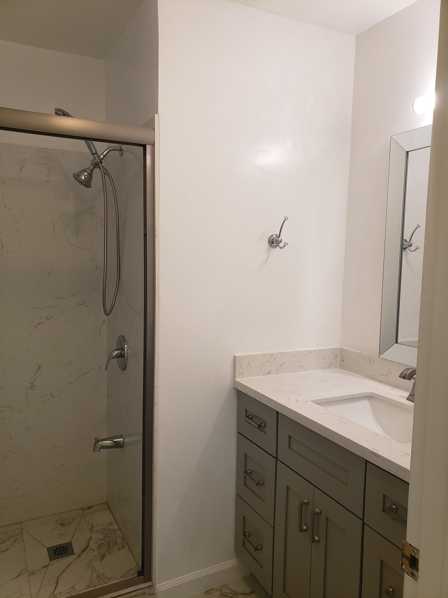 Building Photo - 424 Santa Barbara Ave