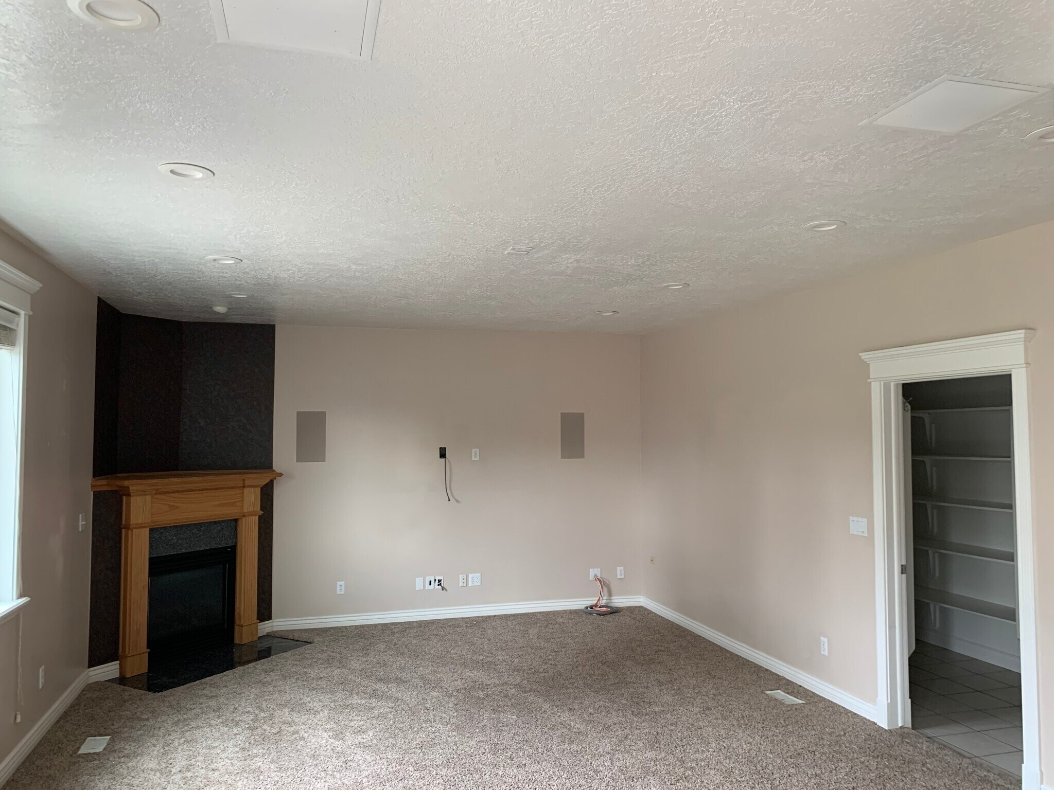 Family room - 295 W 300 N