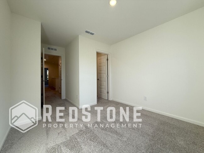 Building Photo - 194 Parker Ln