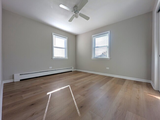 Building Photo - 300 S Austin Blvd