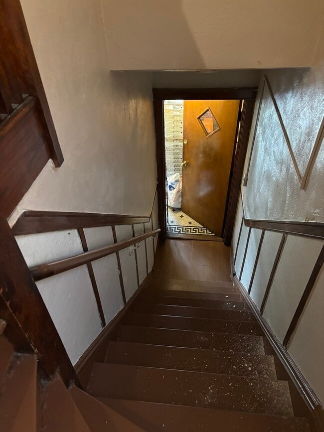 Building Photo - 8009 S Throop St