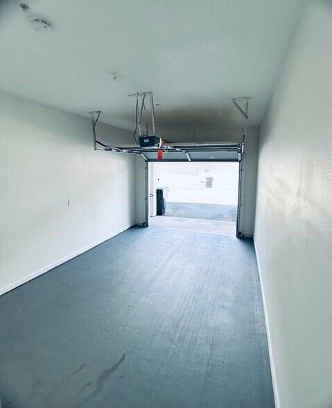 Garage - 1575 Ridenour Pkwy NW