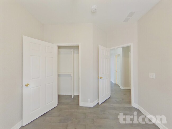 Building Photo - 4021 Chinaberry Dr