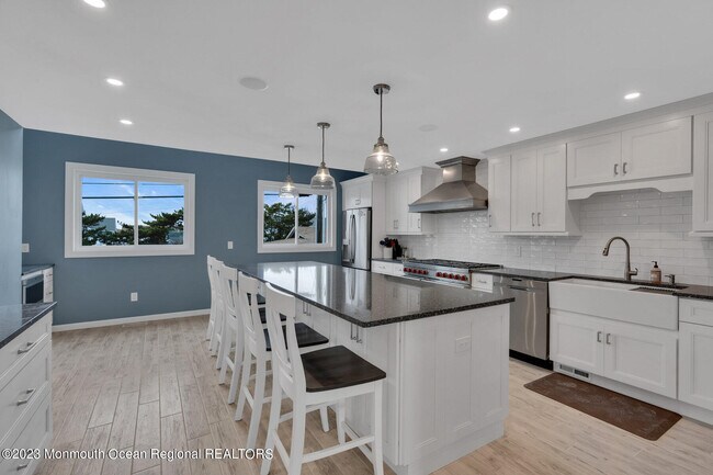 Building Photo - 3608 Ocean Terrace