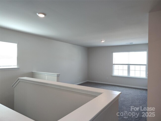 Building Photo - 1404 Secrest Cmns Dr