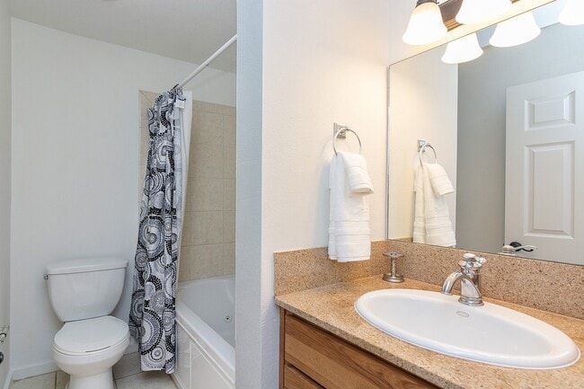 Building Photo - Fully Furnished One Bedroom Condo Availabl...