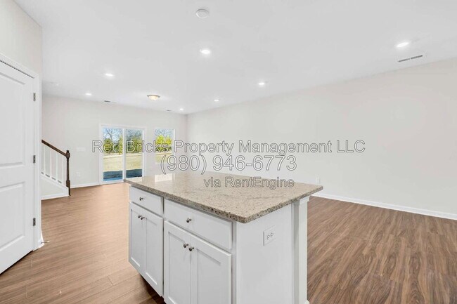Building Photo - 4053 Lawnview Dr