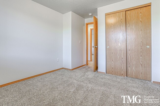 Building Photo - 3BD Ranch Style Home In Great Orchards Location!  Fully Fenced Yard!