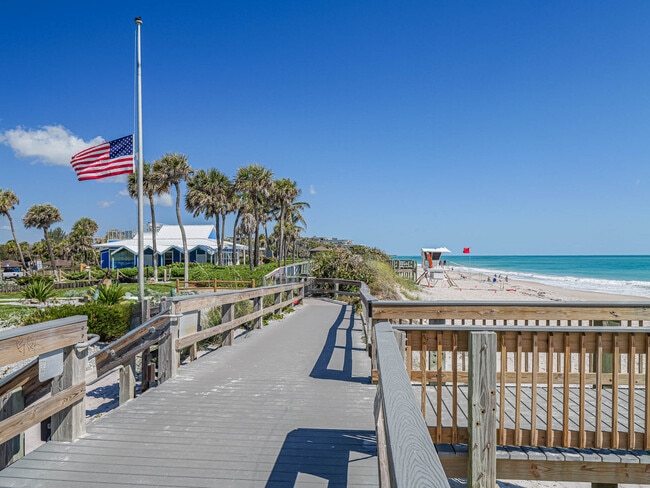 Building Photo - 3939 Ocean Dr
