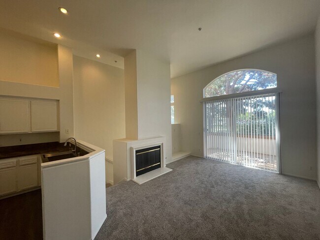 Building Photo - 2 Bedroom 2 Bath, Upper Unit Condo in the ...