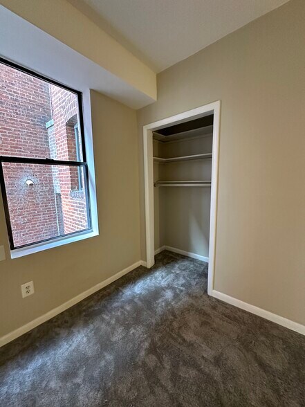 Building Photo - 1420 Chapin St NW