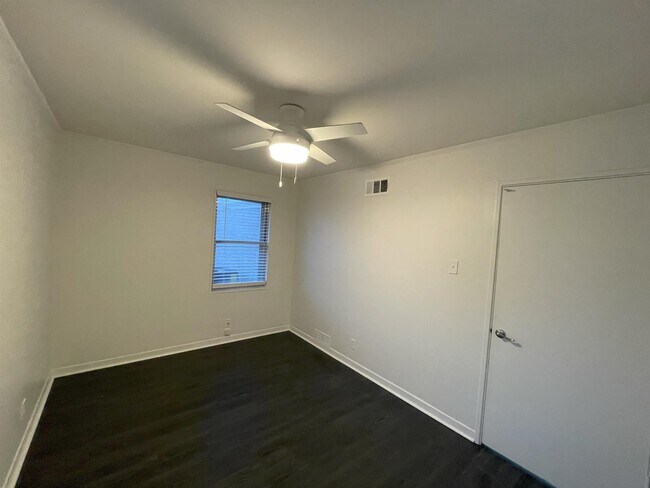 Building Photo - 4967 Kimball Ave