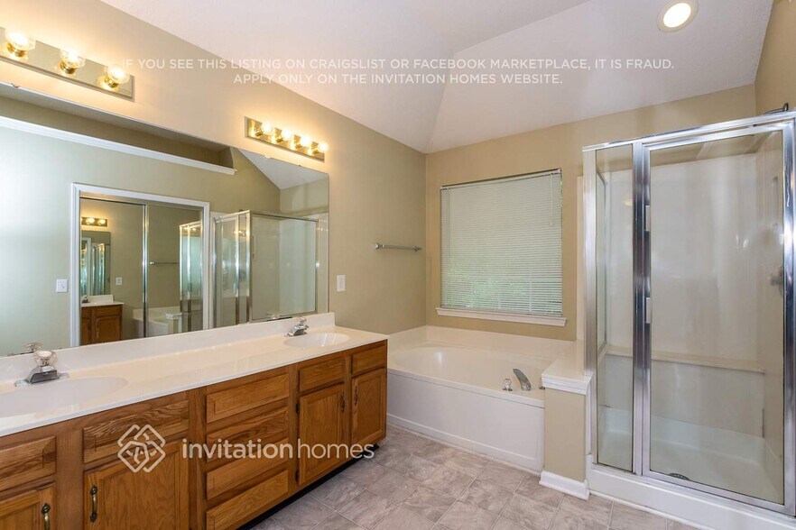 Building Photo - 1327 Yorkshire Pl NW