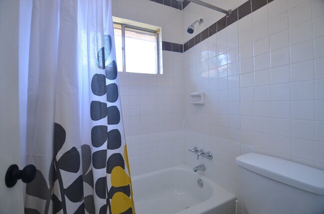 Building Photo - 522 Whippoorwill Dr