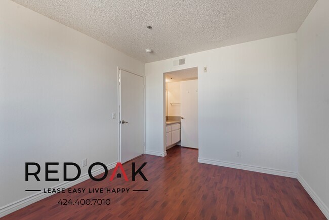 Building Photo - 4433 1/4 Eagle Rock Blvd -328