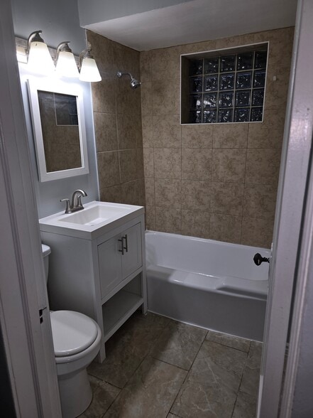 Building Photo - 5519 S Throop St