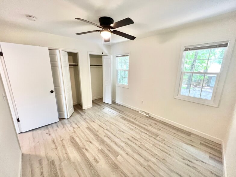 Building Photo - 276 Fleming Rd