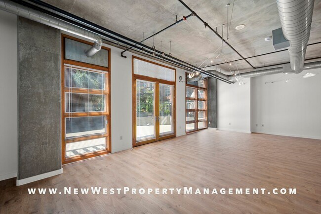 Building Photo - 877 Island Ave