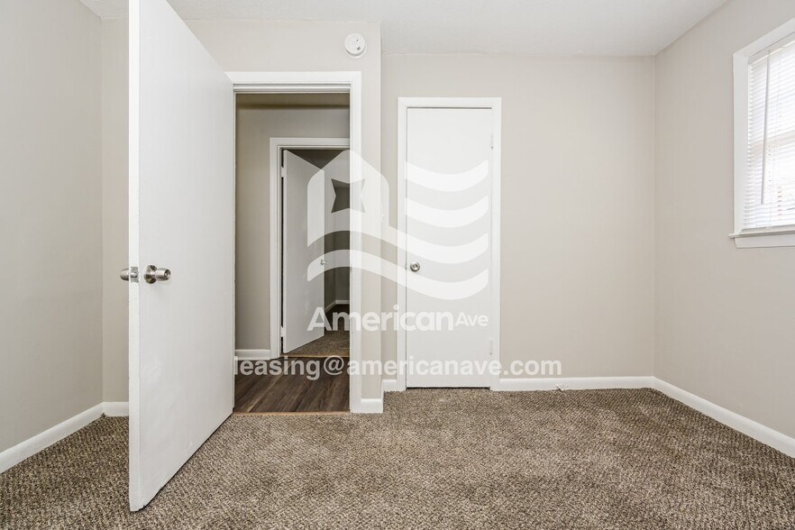 Building Photo - 4902 Gardiner Dr