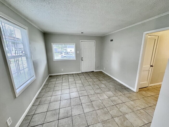 Building Photo - 1623 Harville St