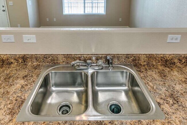 Building Photo - $1900 in Savings – Rent-Free December  // ...