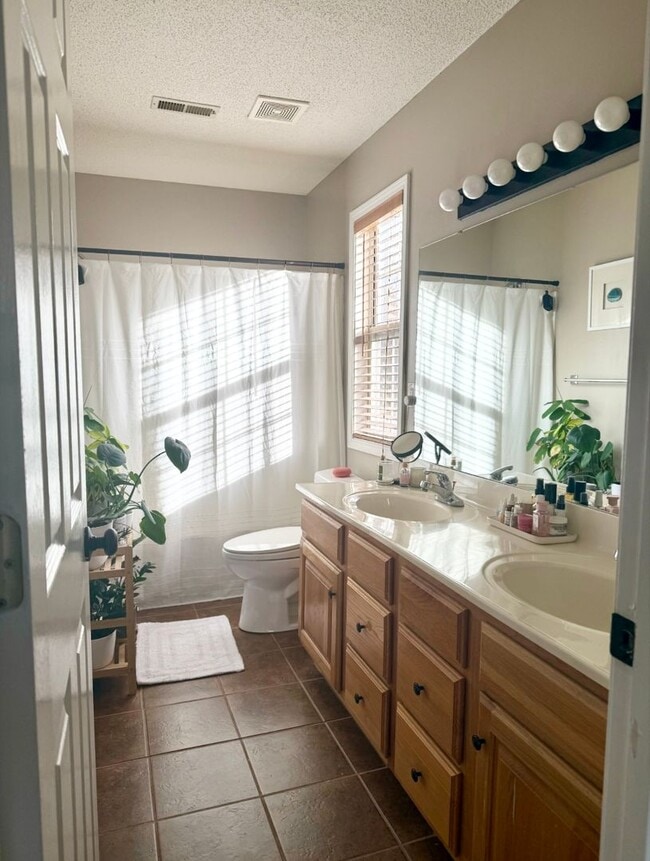 Building Photo - Spacious Home in Prime Manhattan Location ...