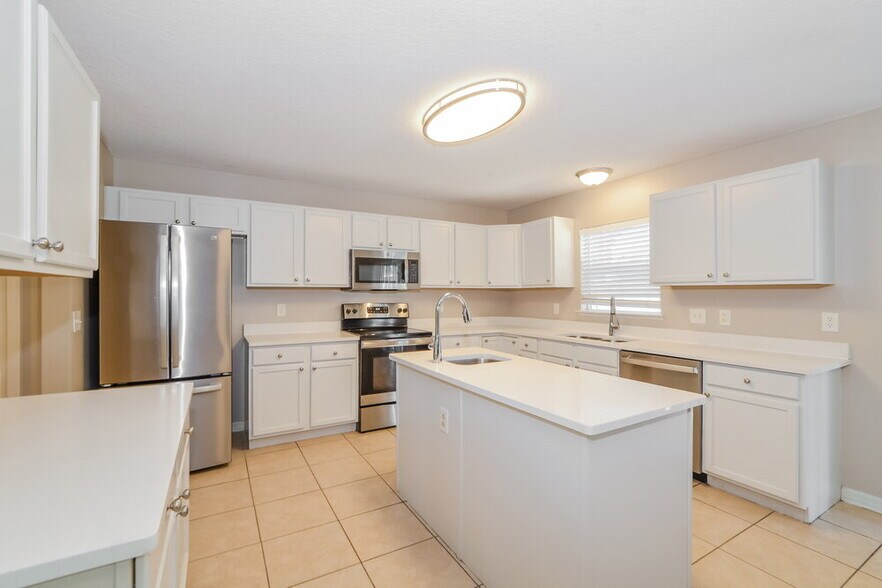 Building Photo - 4630 Salamander St