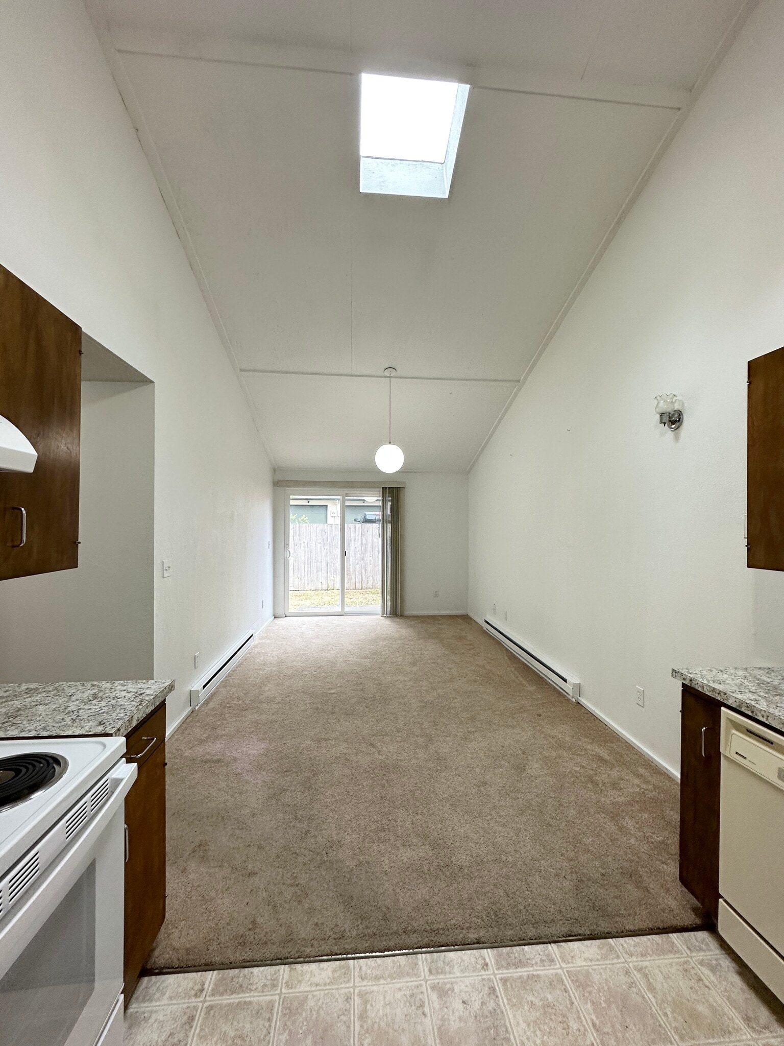 Dining Room - Vaulted Ceiling - 3031 Bridgeport Way W