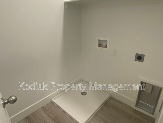Building Photo - 1087 N 1840 W