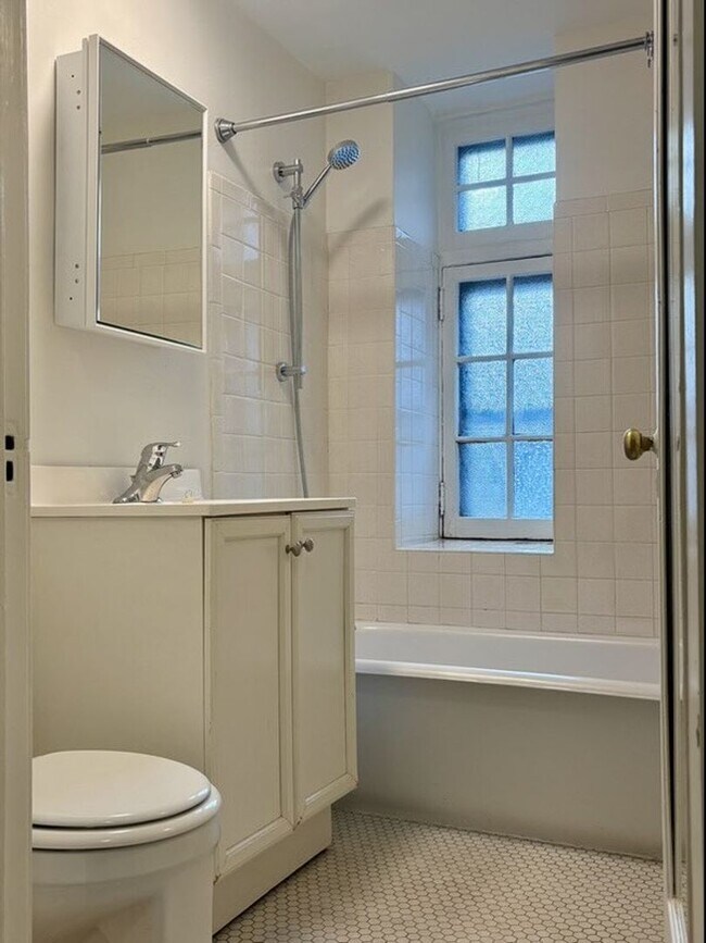 Building Photo - 5421 S Cornell Ave