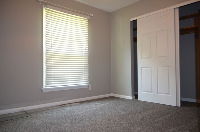 Building Photo - Price Drop! Updated 4 bed 3 bath in Fenton